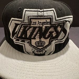 Los Angeles Kings Vintage 59Fifty Black and Gray Cap 7 3/4 Oversized Bold Logo